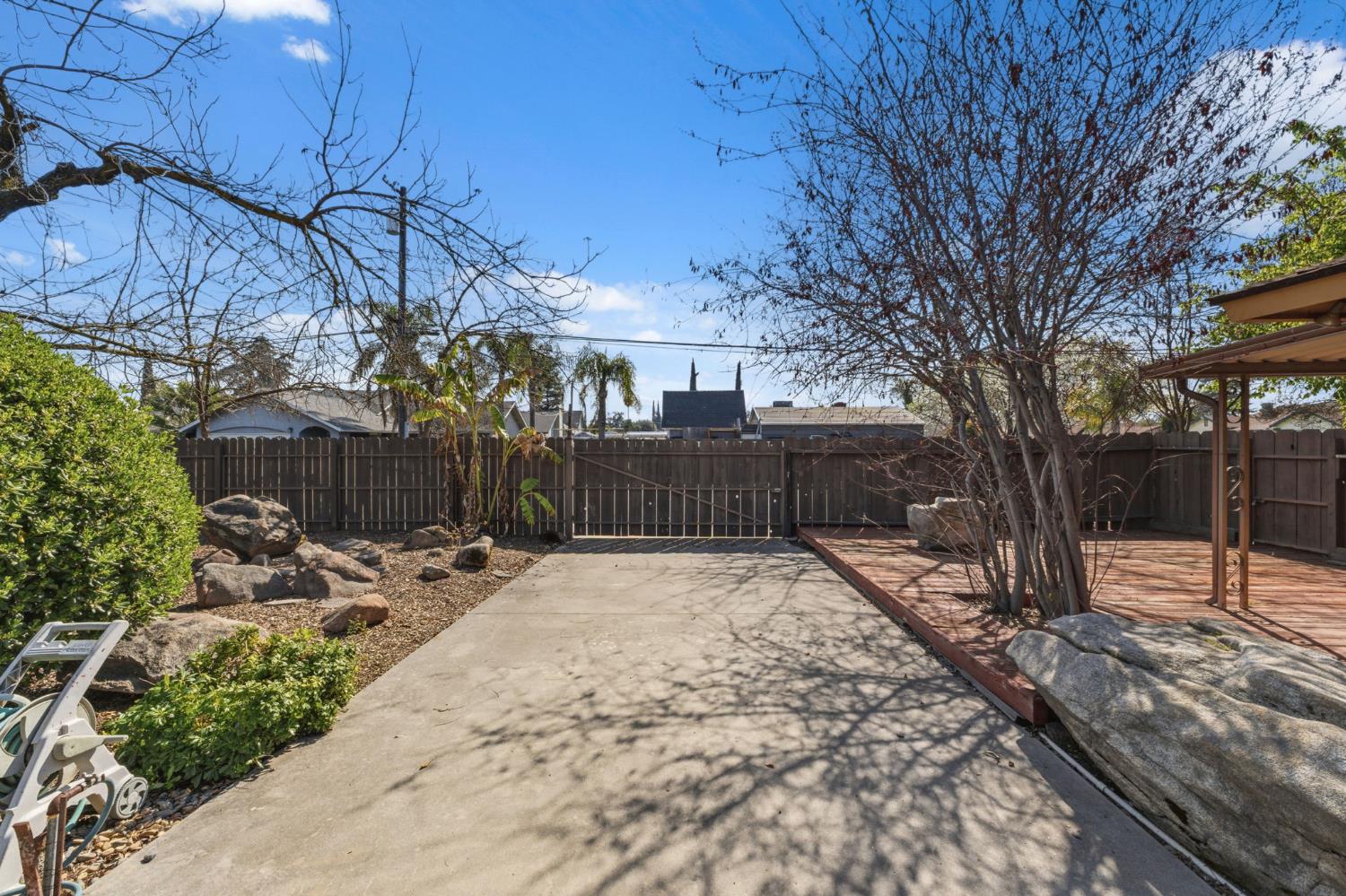 606 N Winery Ave, Fresno, CA 93727