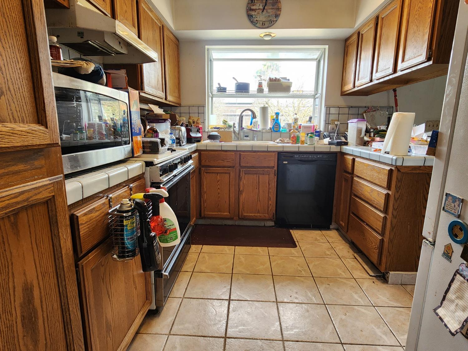 991 Baylor Ct, Madera, CA 93637