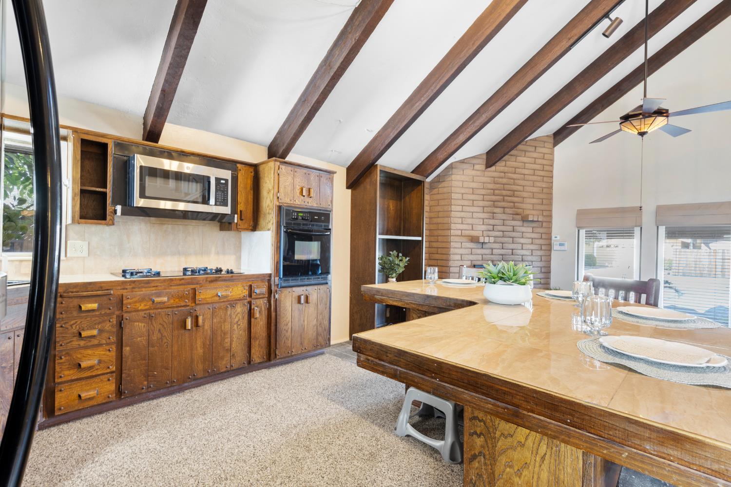 1015 E Paradise Ave, Visalia, CA 93592