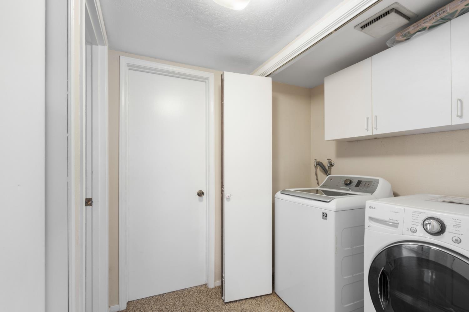 1015 E Paradise Ave, Visalia, CA 93592