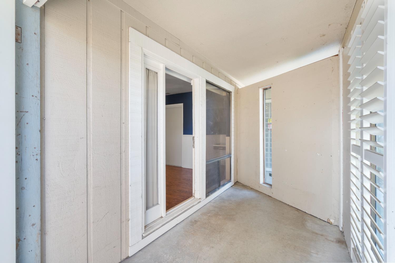 1015 E Paradise Ave, Visalia, CA 93592