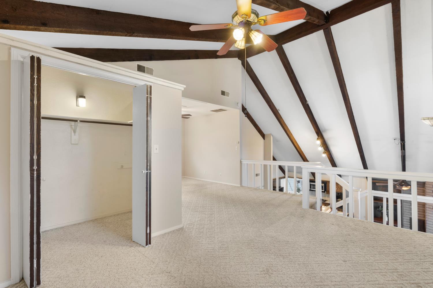 1015 E Paradise Ave, Visalia, CA 93592