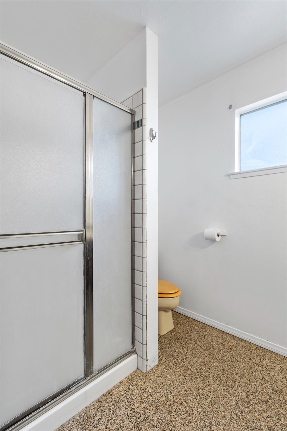 1015 E Paradise Ave, Visalia, CA 93592