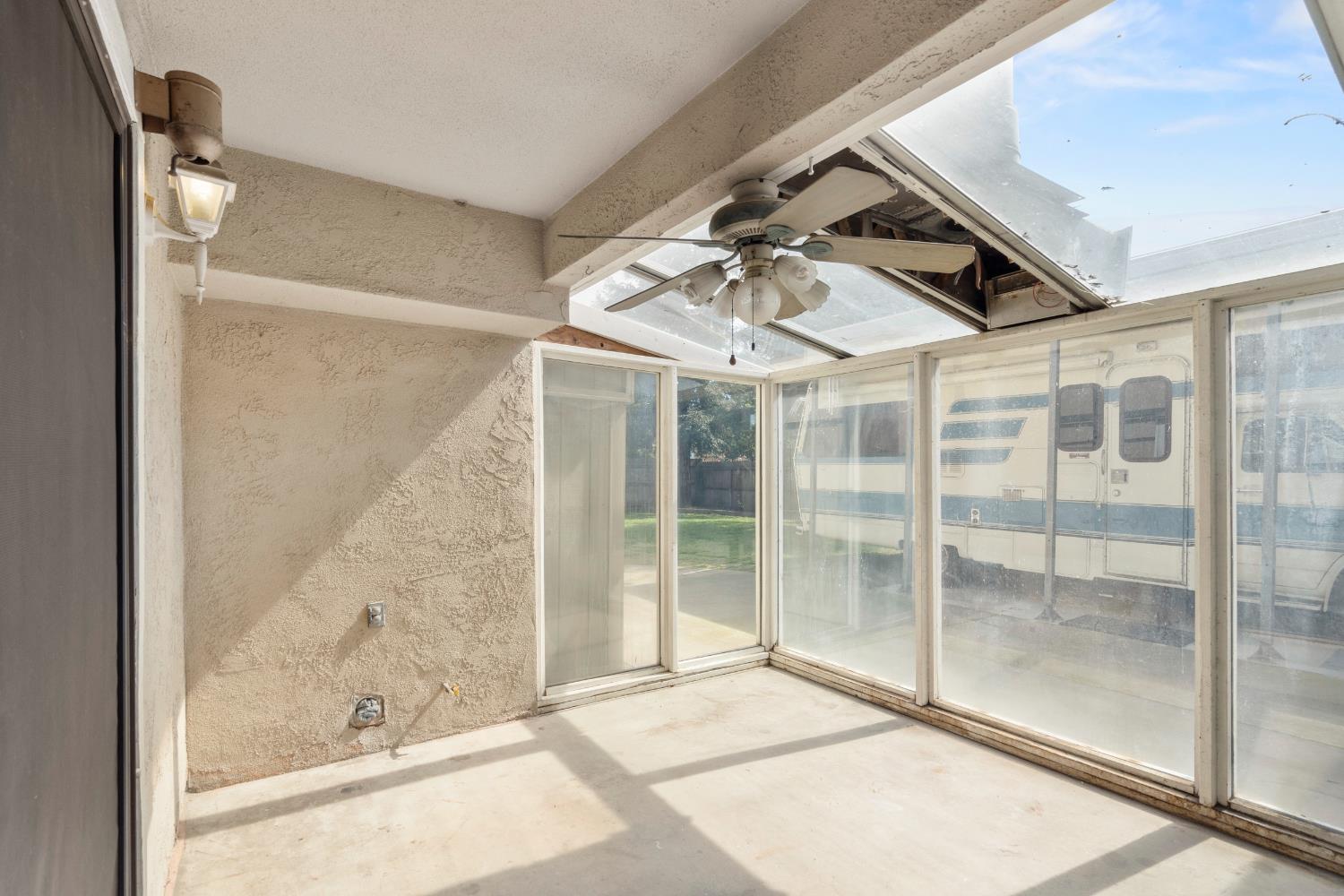 1015 E Paradise Ave, Visalia, CA 93592