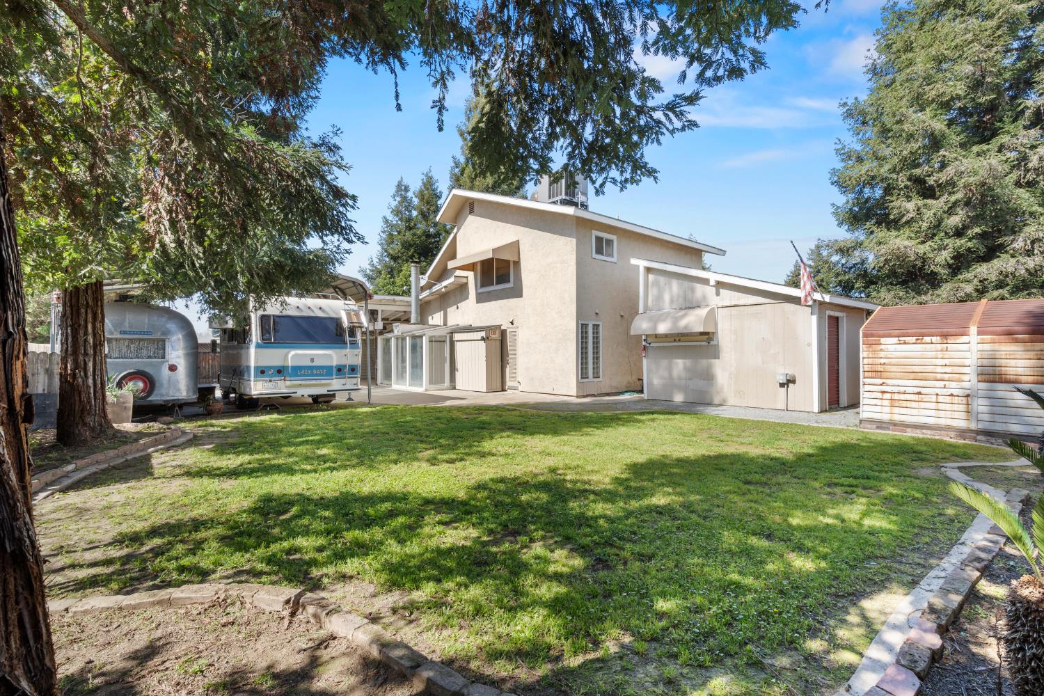 1015 E Paradise Ave, Visalia, CA 93592