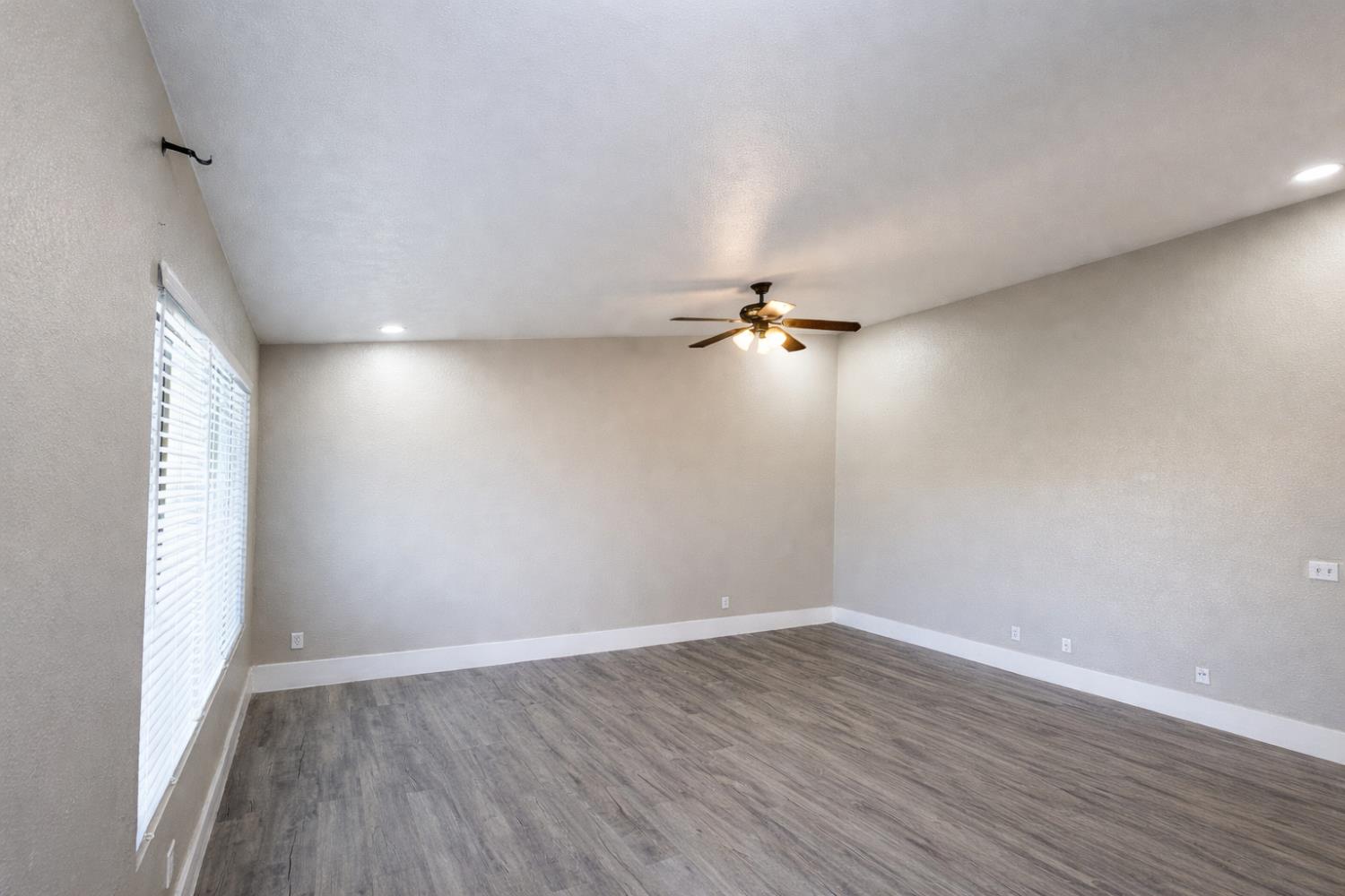 5691 W Santa Ana Ave, Fresno, CA 93722