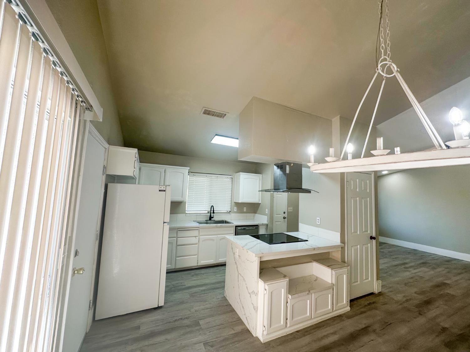 5691 W Santa Ana Ave, Fresno, CA 93722