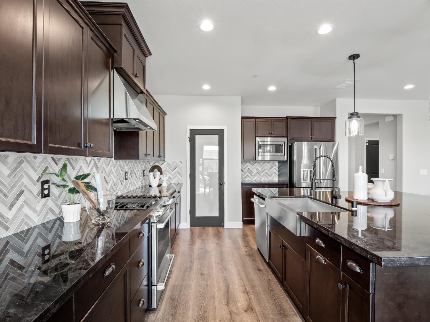 4483 Crown Bluffs Dr, Madera, CA 93636