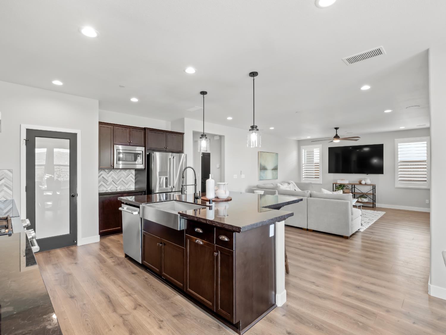 4483 Crown Bluffs Dr, Madera, CA 93636