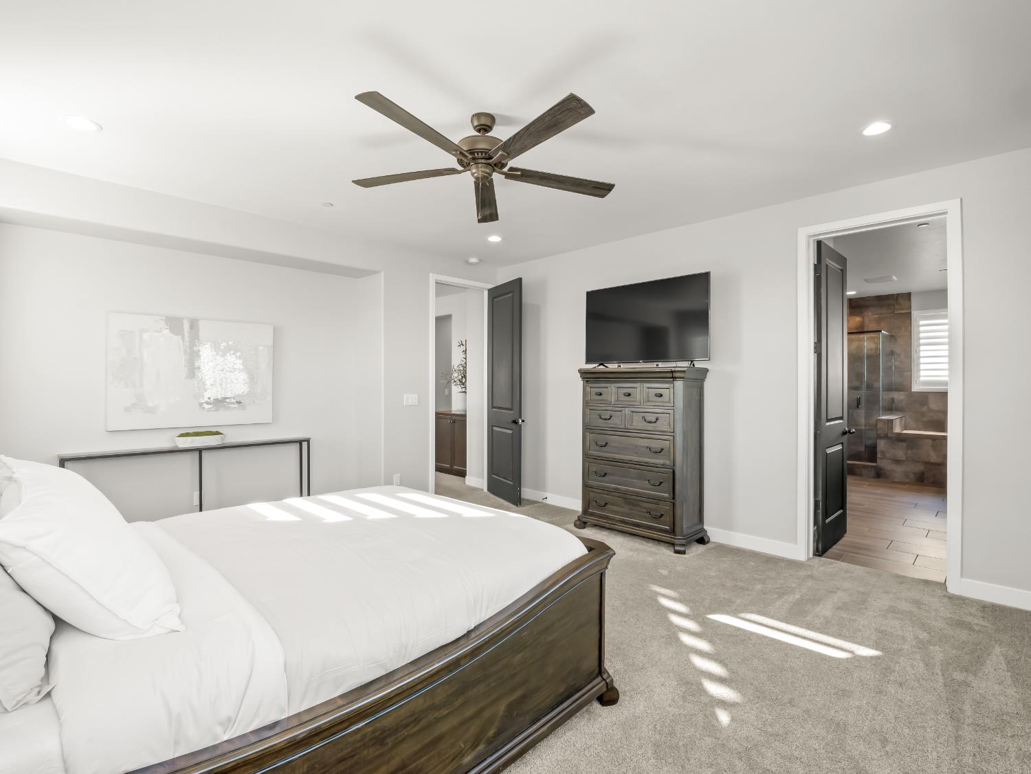 4483 Crown Bluffs Dr, Madera, CA 93636