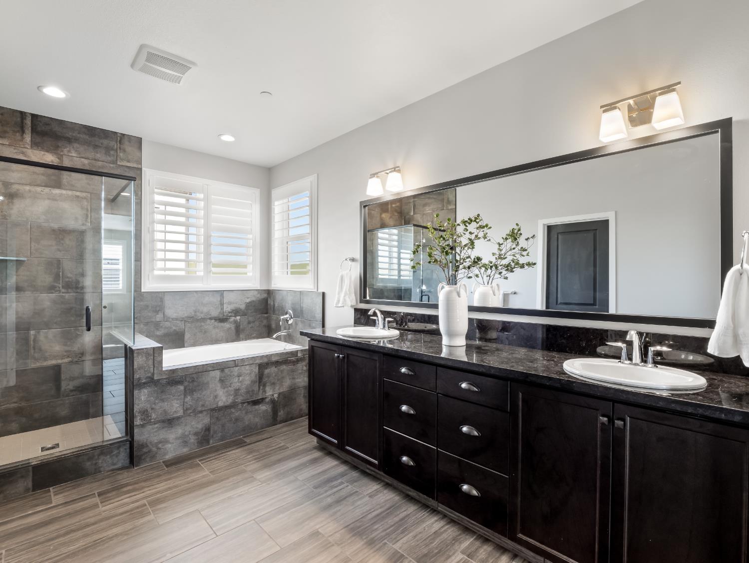 4483 Crown Bluffs Dr, Madera, CA 93636