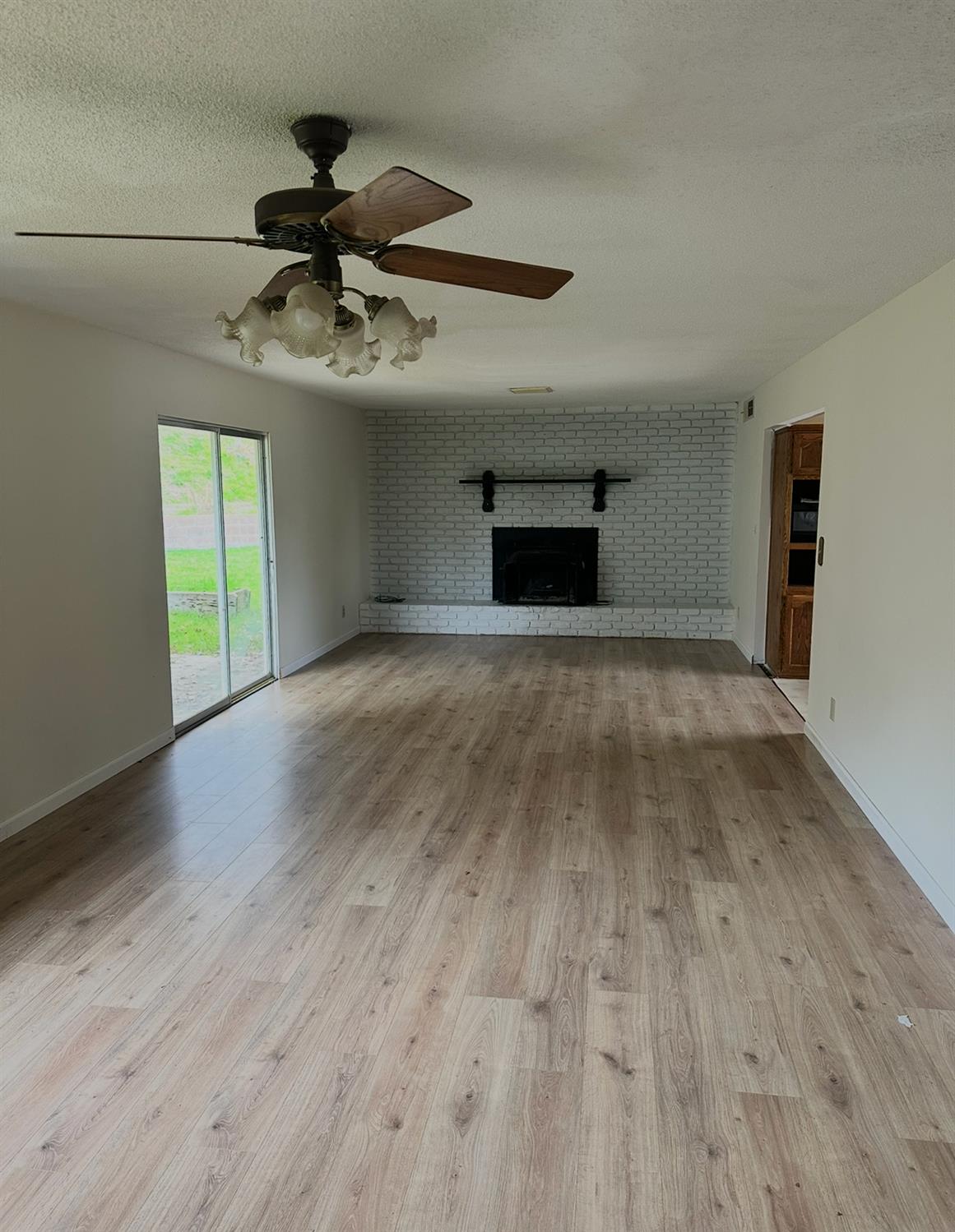 42912 Country Club Dr E, Oakhurst, CA 93644