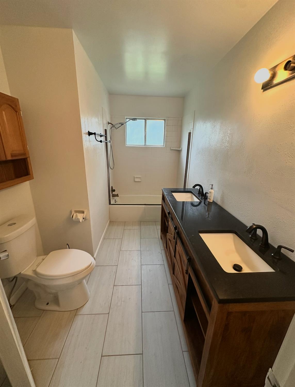 42912 Country Club Dr E, Oakhurst, CA 93644