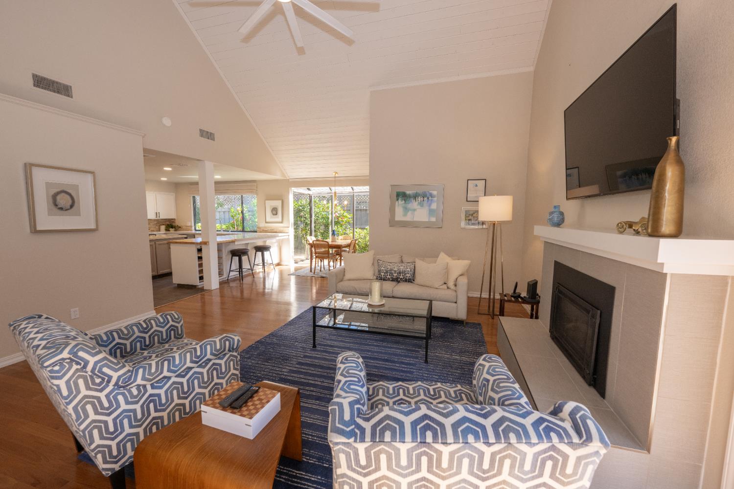 2555 W Bluff Ave #143, Fresno, CA 93711