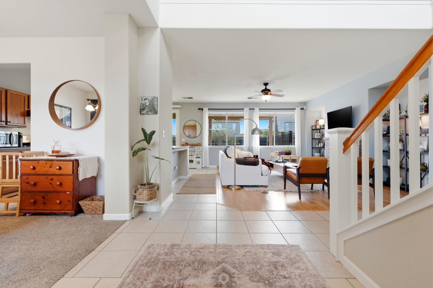 903 W Sandstone Ct, Hanford, CA 93230