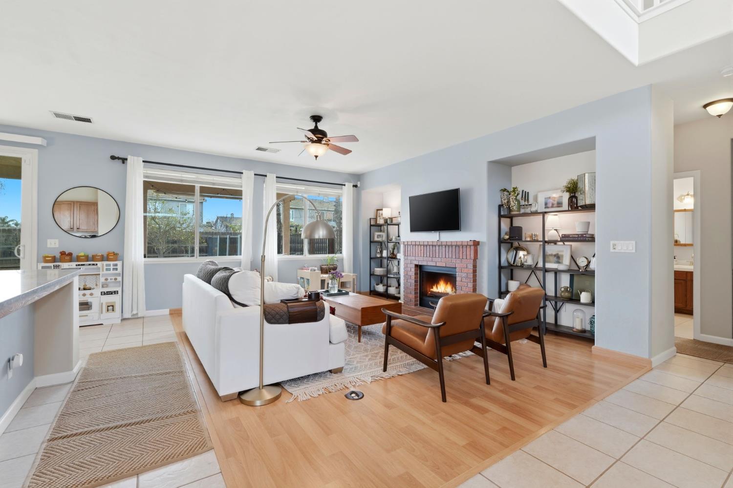 903 W Sandstone Ct, Hanford, CA 93230