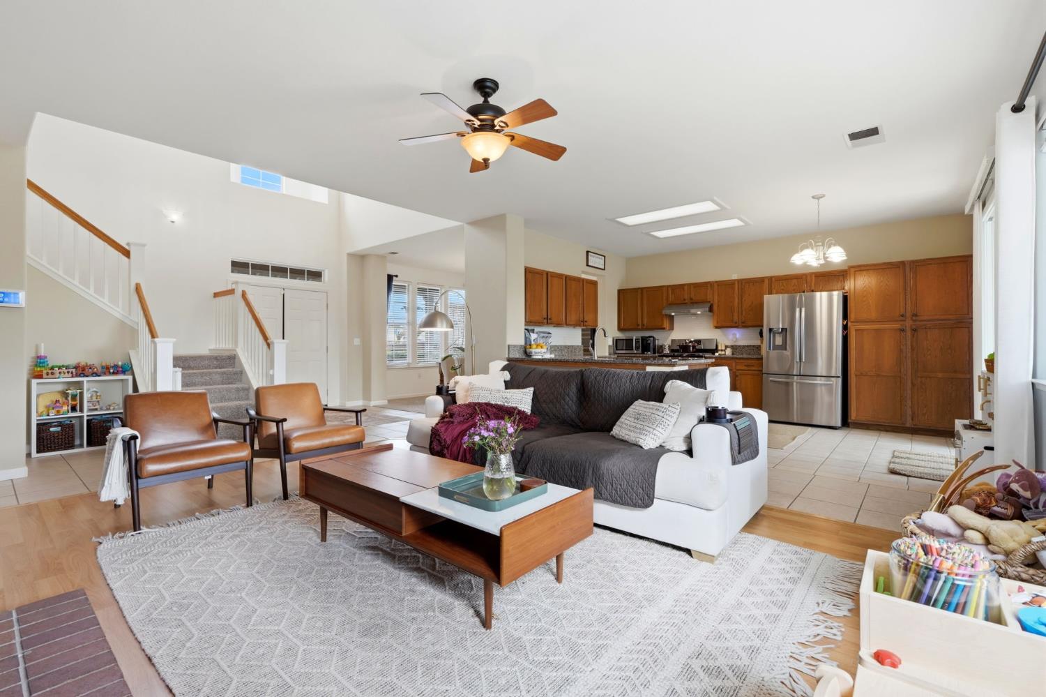 903 W Sandstone Ct, Hanford, CA 93230