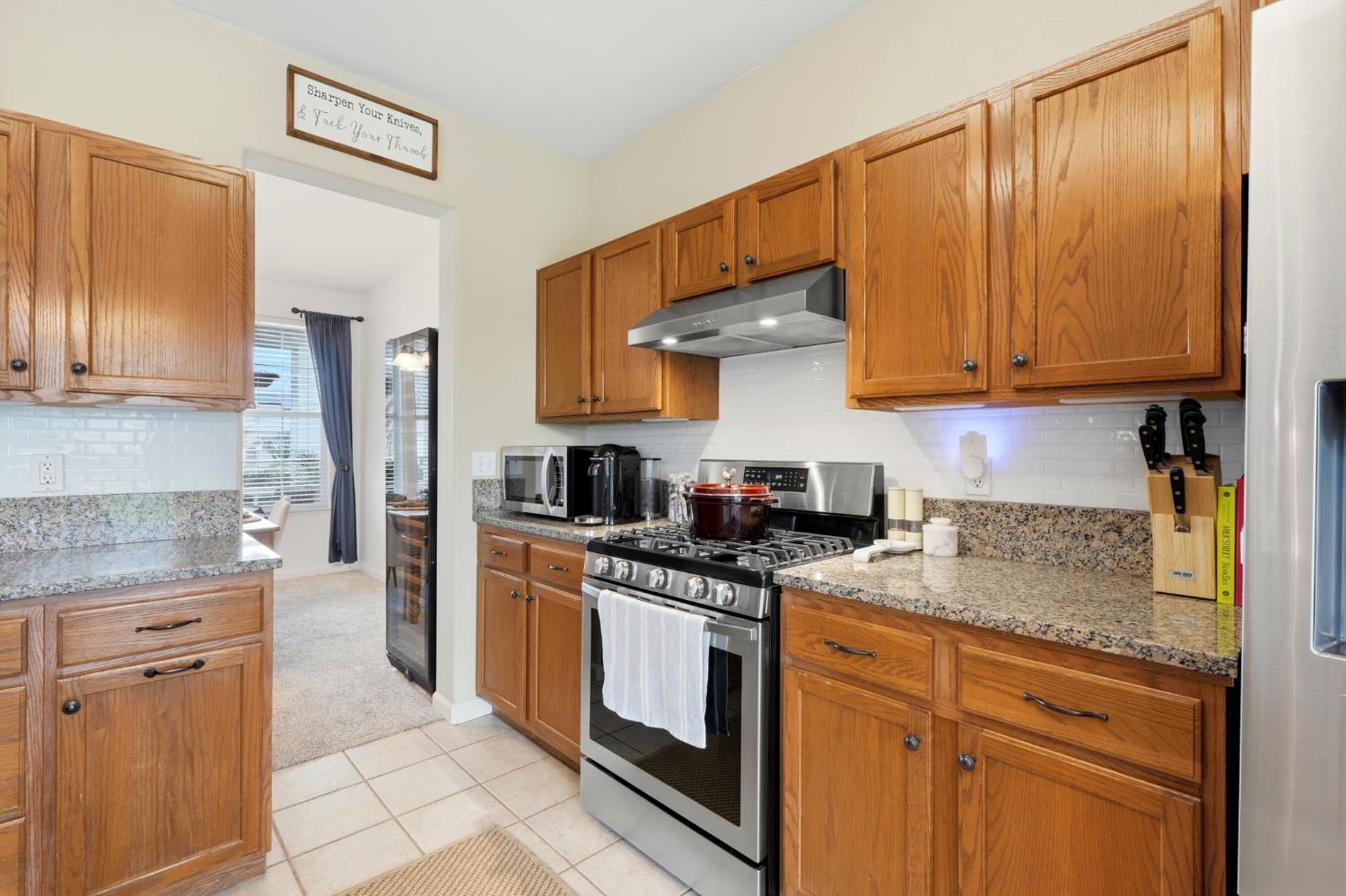 903 W Sandstone Ct, Hanford, CA 93230