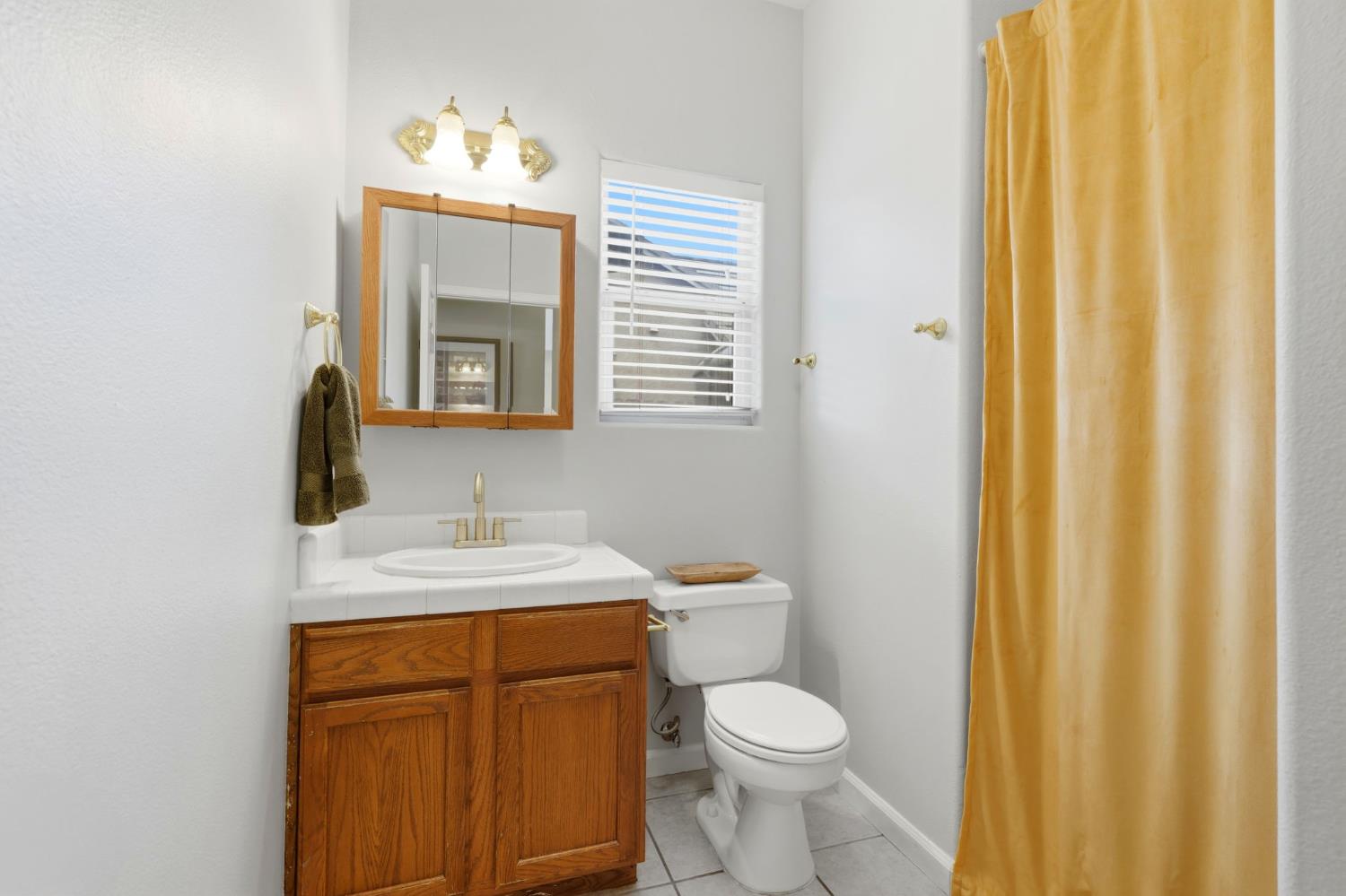 903 W Sandstone Ct, Hanford, CA 93230