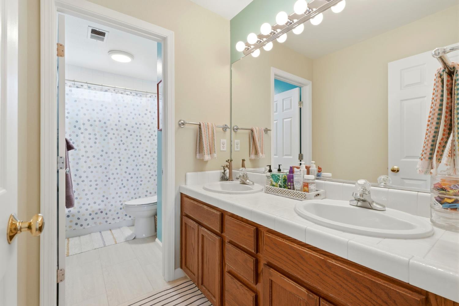 903 W Sandstone Ct, Hanford, CA 93230