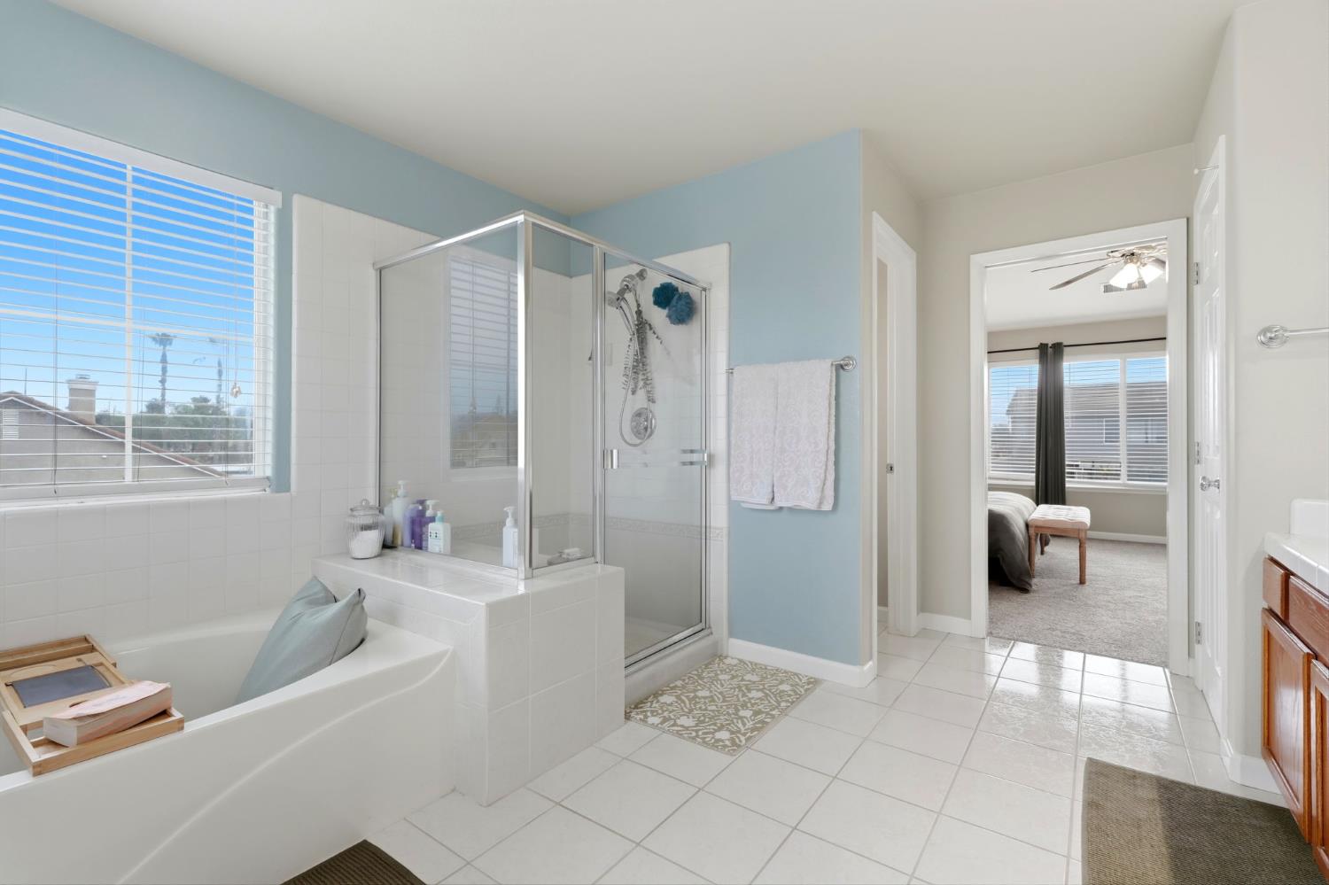 903 W Sandstone Ct, Hanford, CA 93230