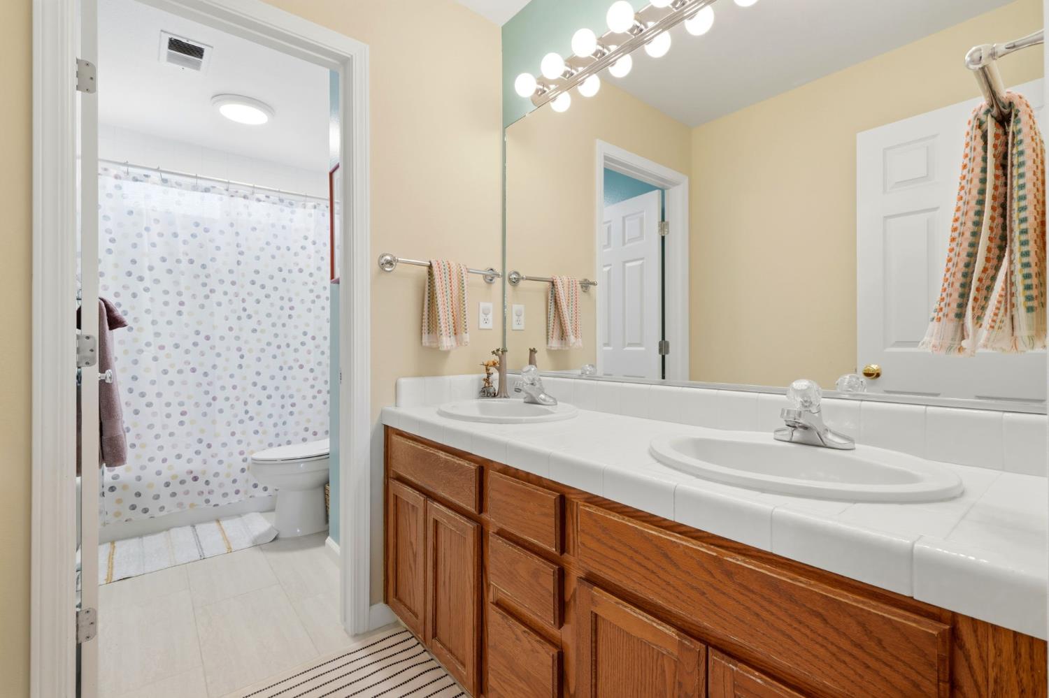 903 W Sandstone Ct, Hanford, CA 93230