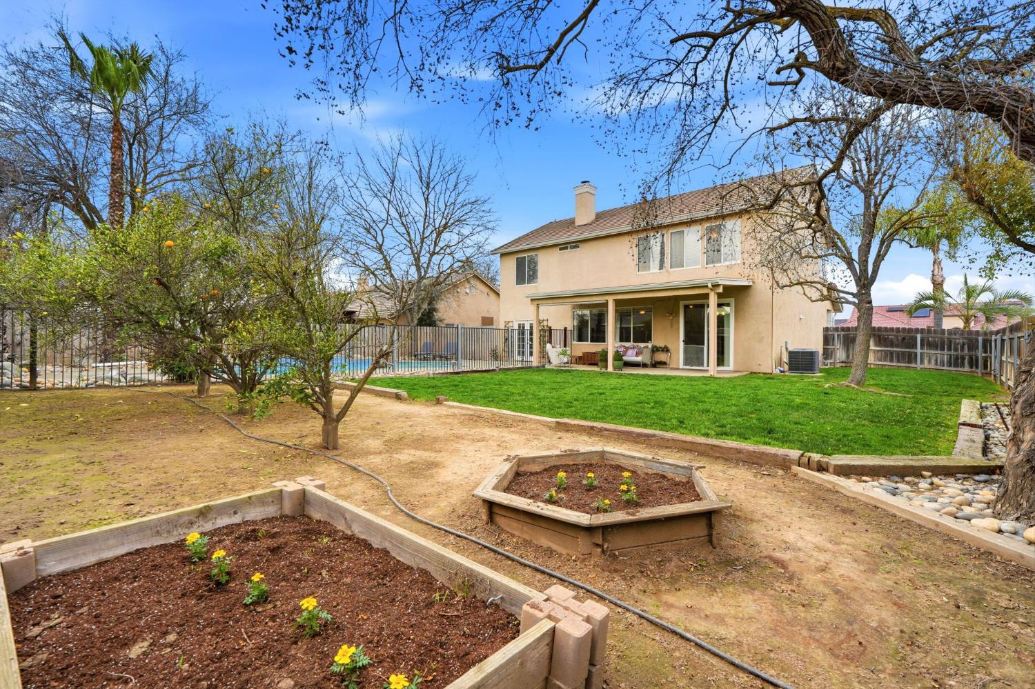 903 W Sandstone Ct, Hanford, CA 93230