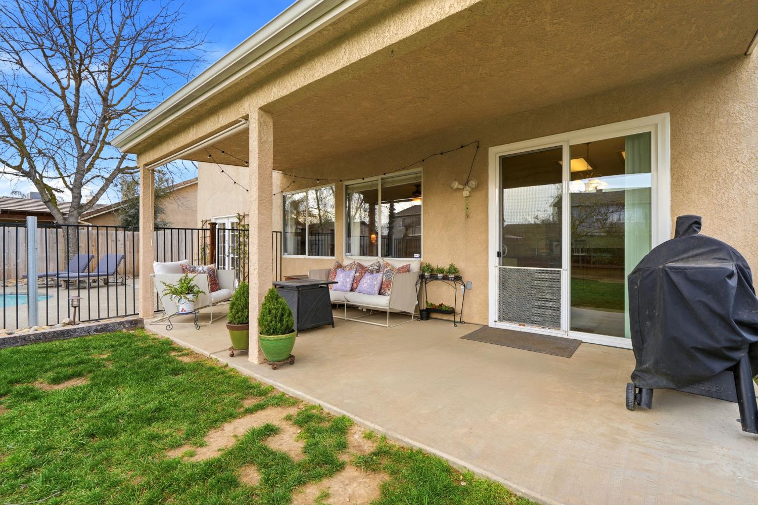 903 W Sandstone Ct, Hanford, CA 93230