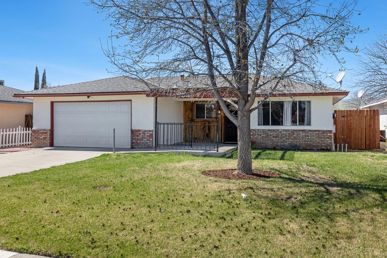 655 N Princeton Ave, Coalinga, CA 93210