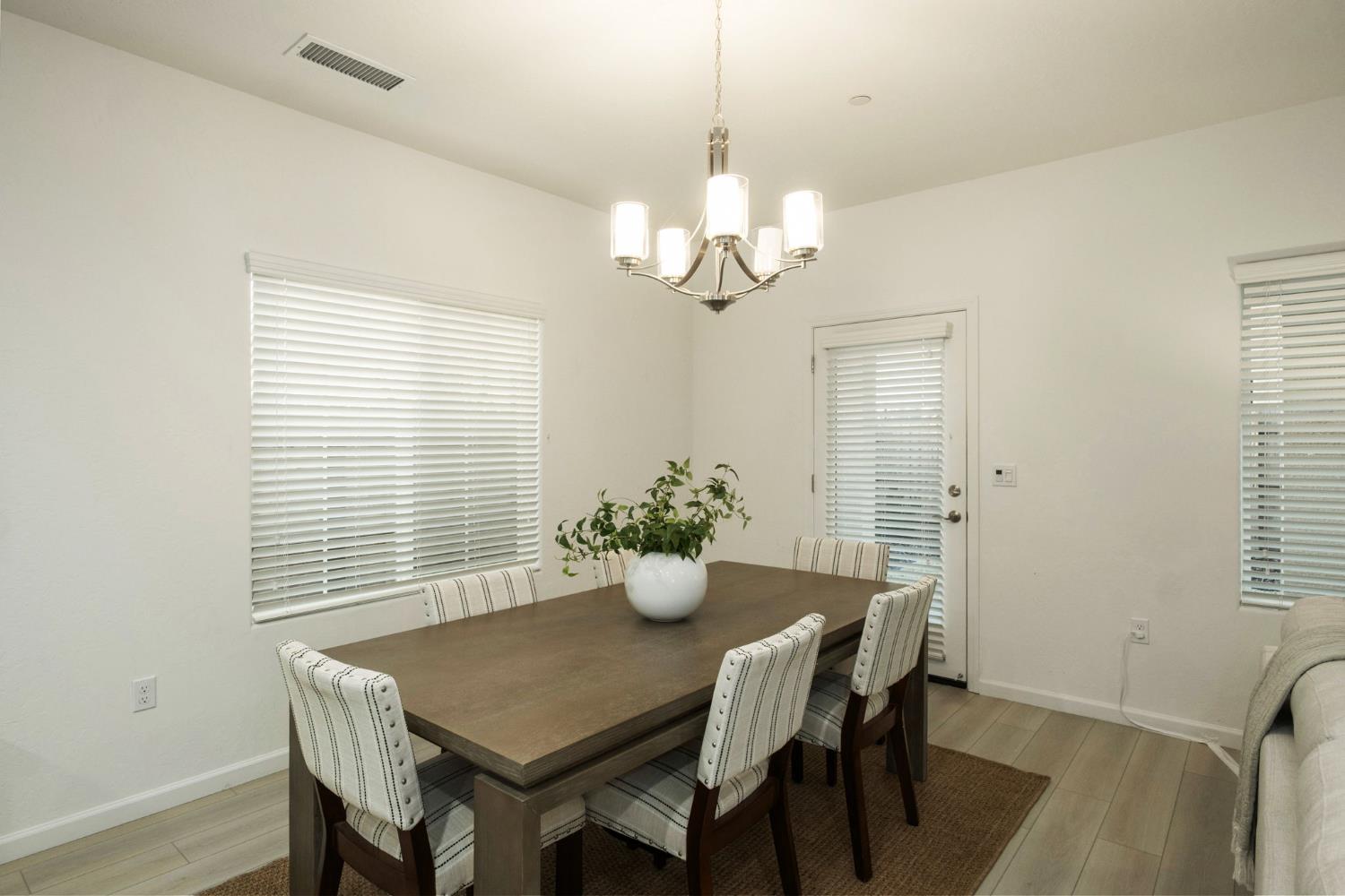 1449 Crimson Way, Dinuba, CA 93618