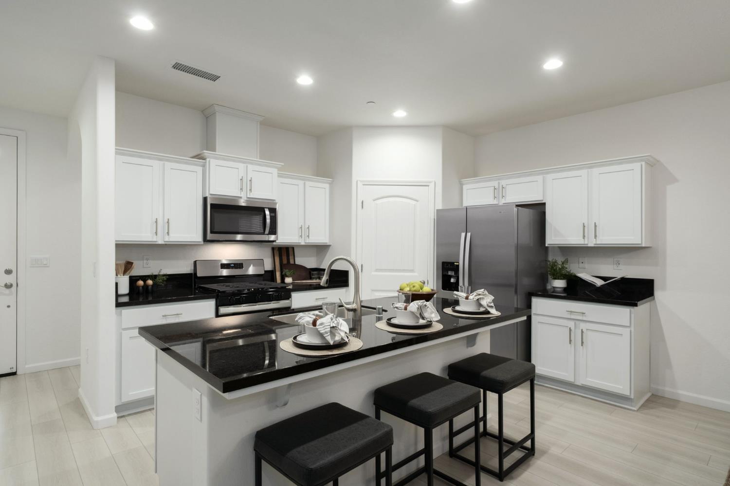 1449 Crimson Way, Dinuba, CA 93618