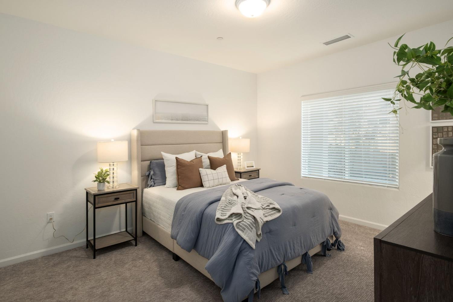 1449 Crimson Way, Dinuba, CA 93618