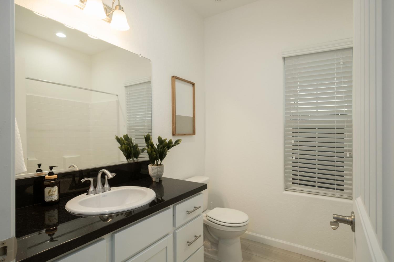 1449 Crimson Way, Dinuba, CA 93618