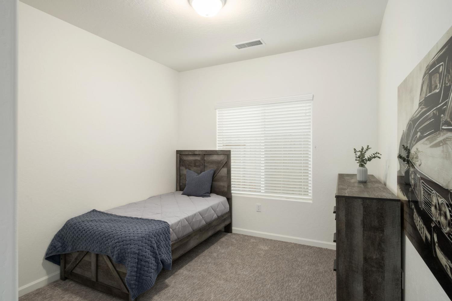 1449 Crimson Way, Dinuba, CA 93618