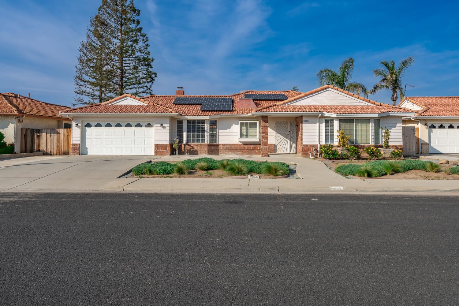 2377 Frederick Way, Madera, CA 93637