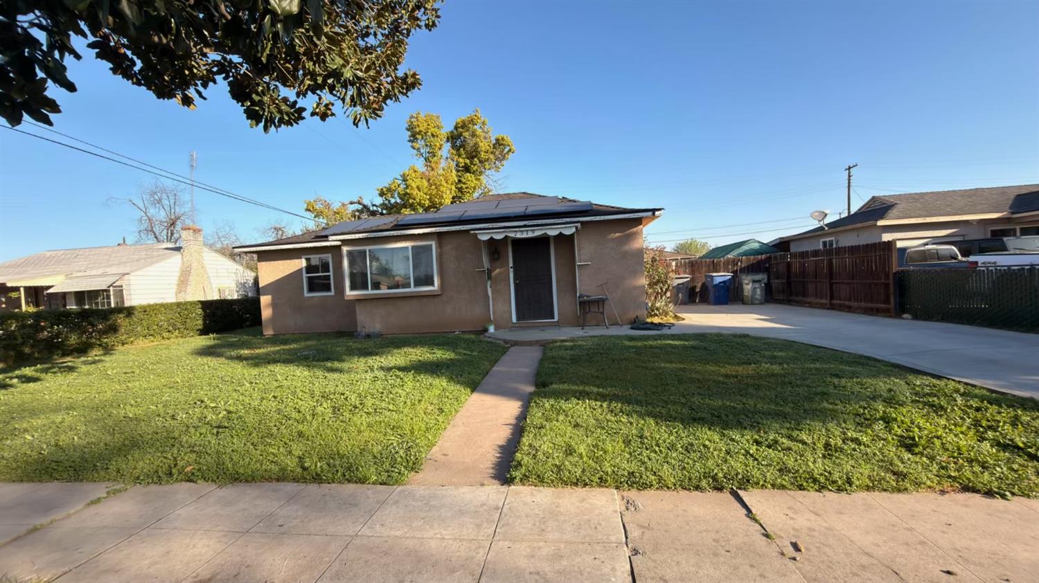 2329 E Vassar Ave, Fresno, CA 93703