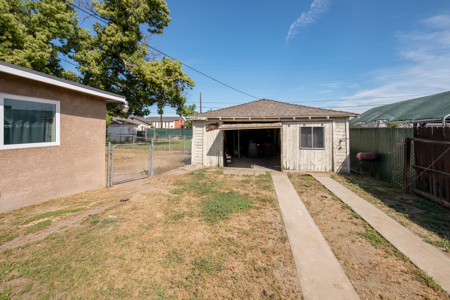 2319 E Vassar Ave, Fresno, CA 93703