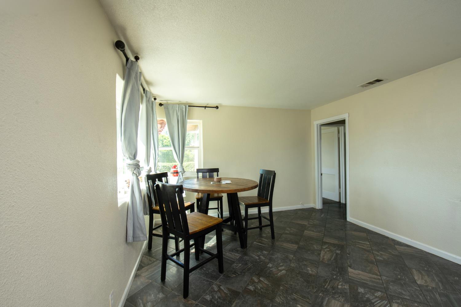 2319 E Vassar Ave, Fresno, CA 93703