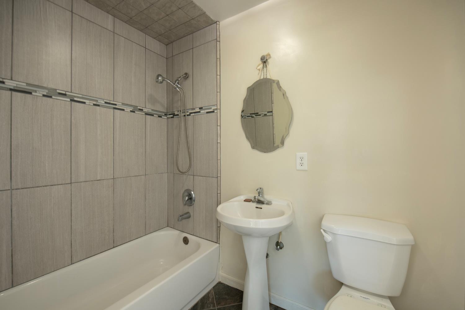 2319 E Vassar Ave, Fresno, CA 93703