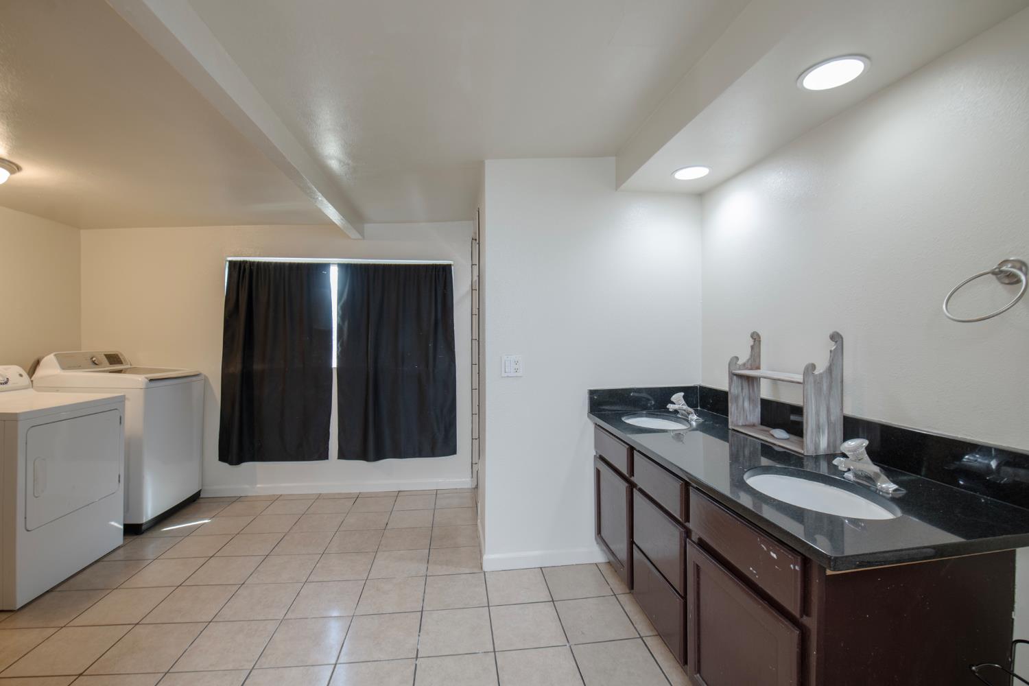 2319 E Vassar Ave, Fresno, CA 93703