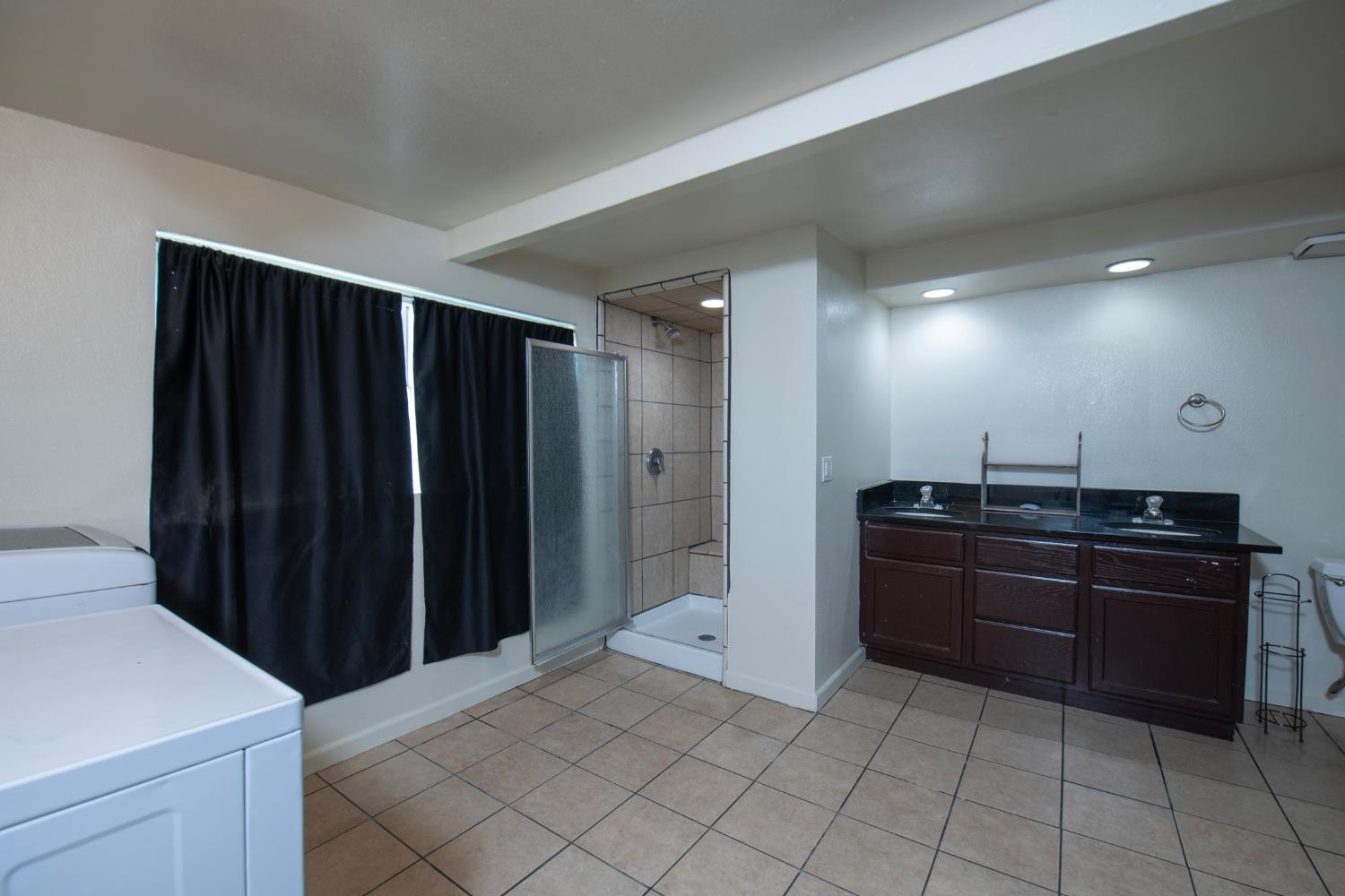 2319 E Vassar Ave, Fresno, CA 93703