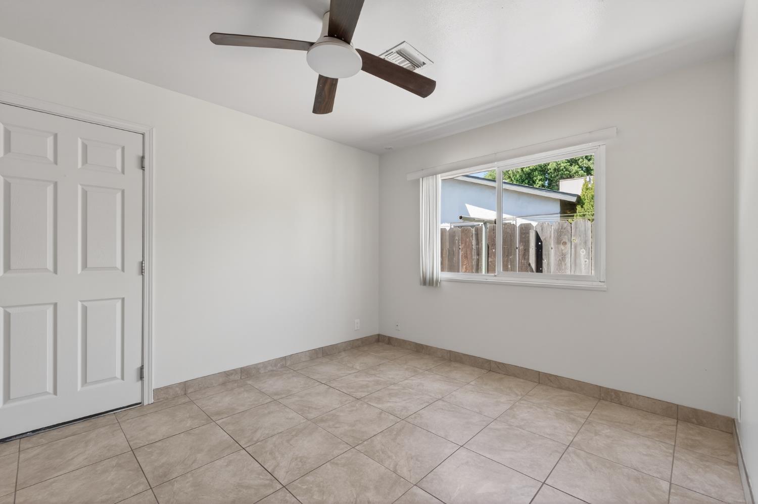 4462 N Van Dyke Ave, Fresno, CA 93705