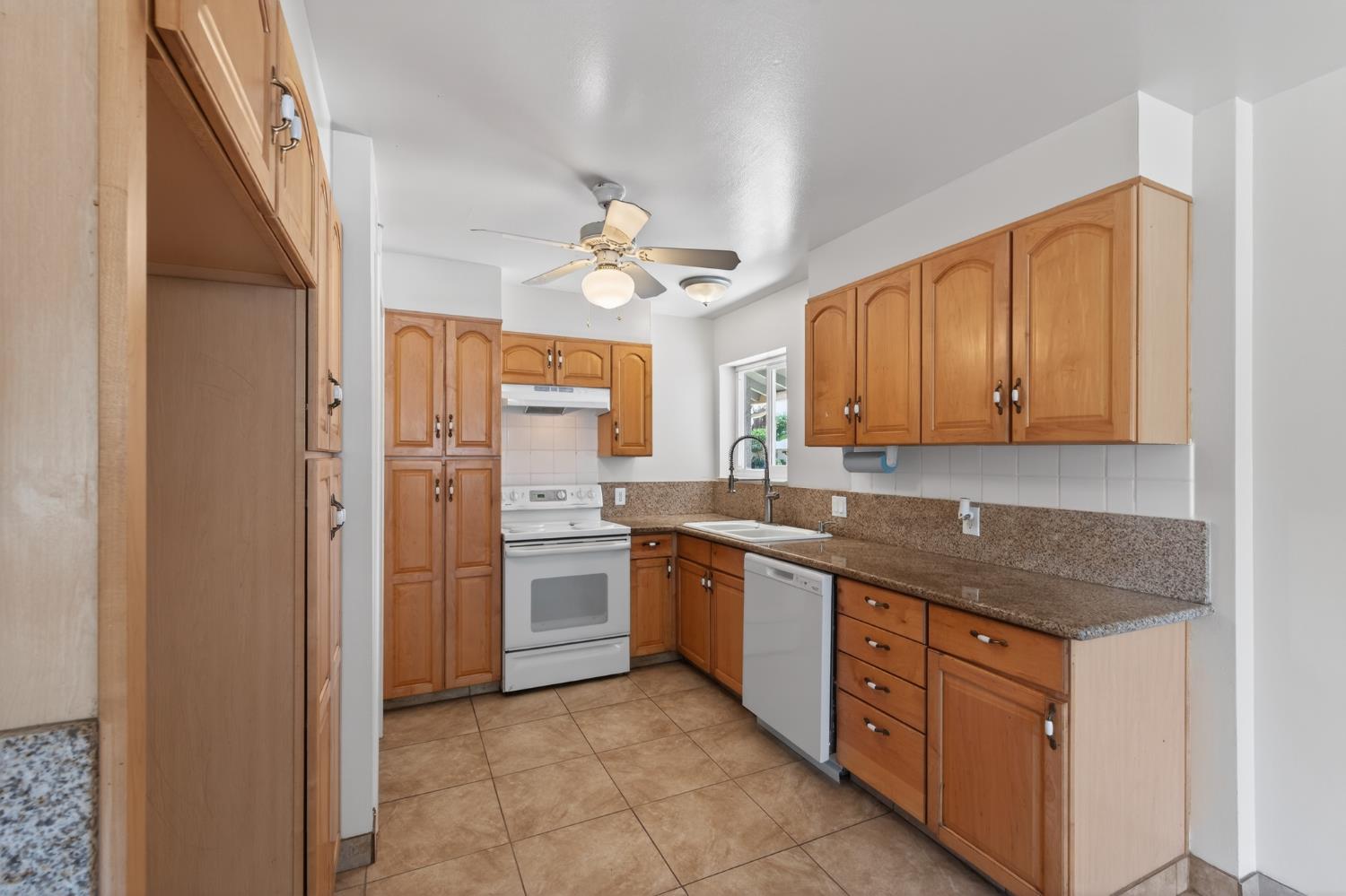 4462 N Van Dyke Ave, Fresno, CA 93705