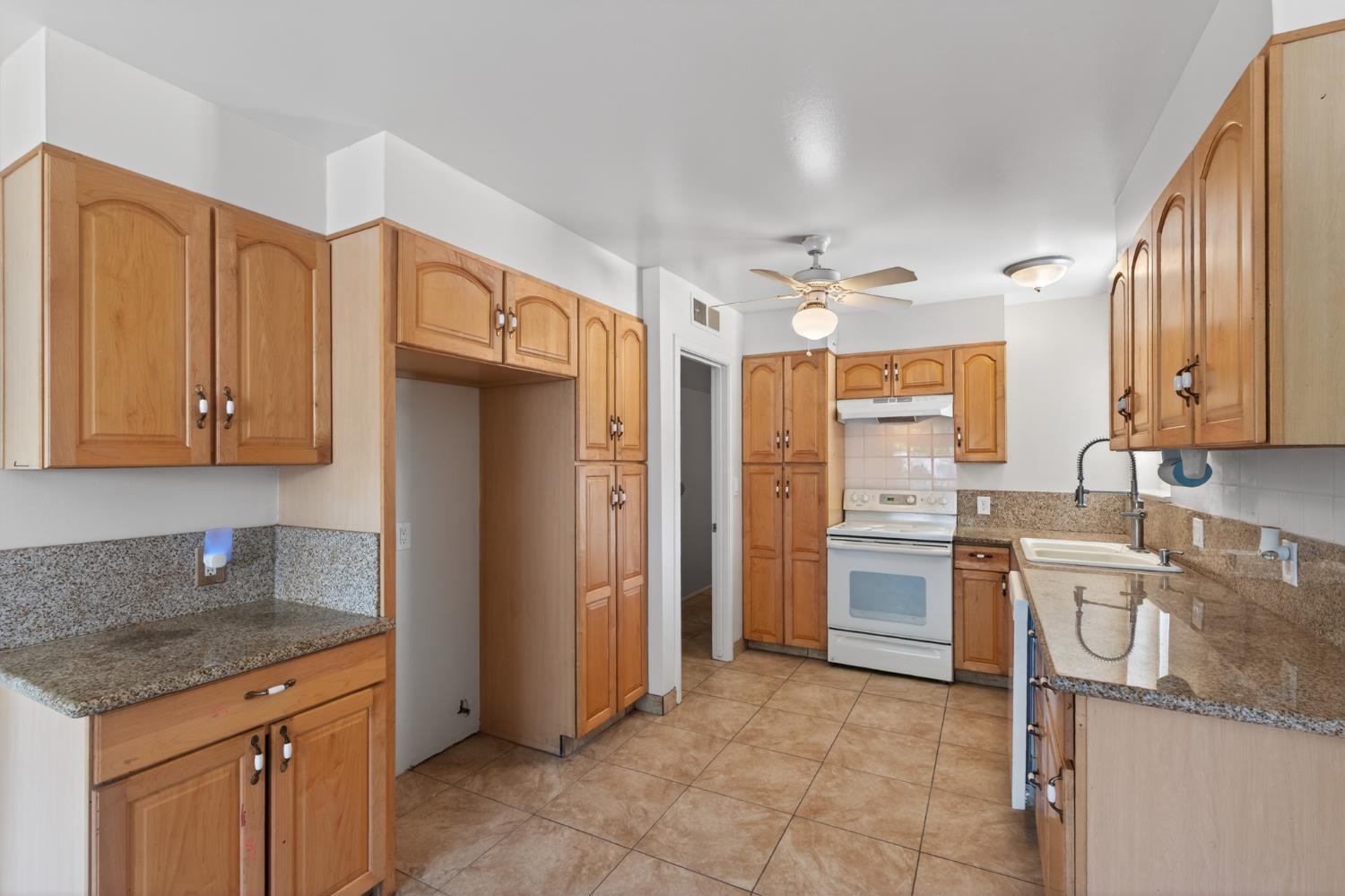 4462 N Van Dyke Ave, Fresno, CA 93705