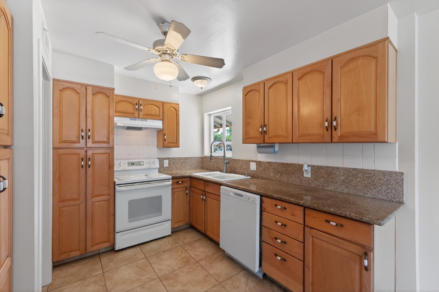 4462 N Van Dyke Ave, Fresno, CA 93705