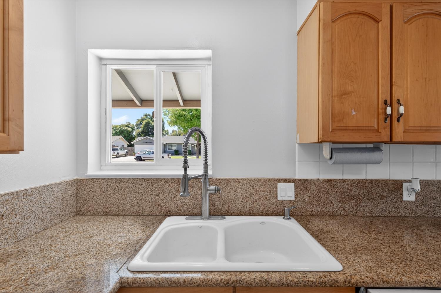 4462 N Van Dyke Ave, Fresno, CA 93705