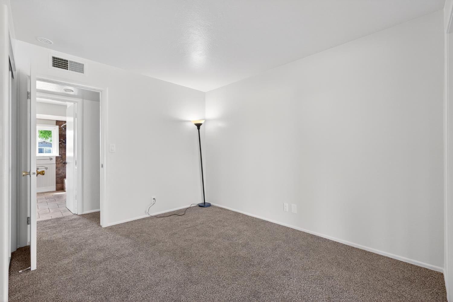 4462 N Van Dyke Ave, Fresno, CA 93705