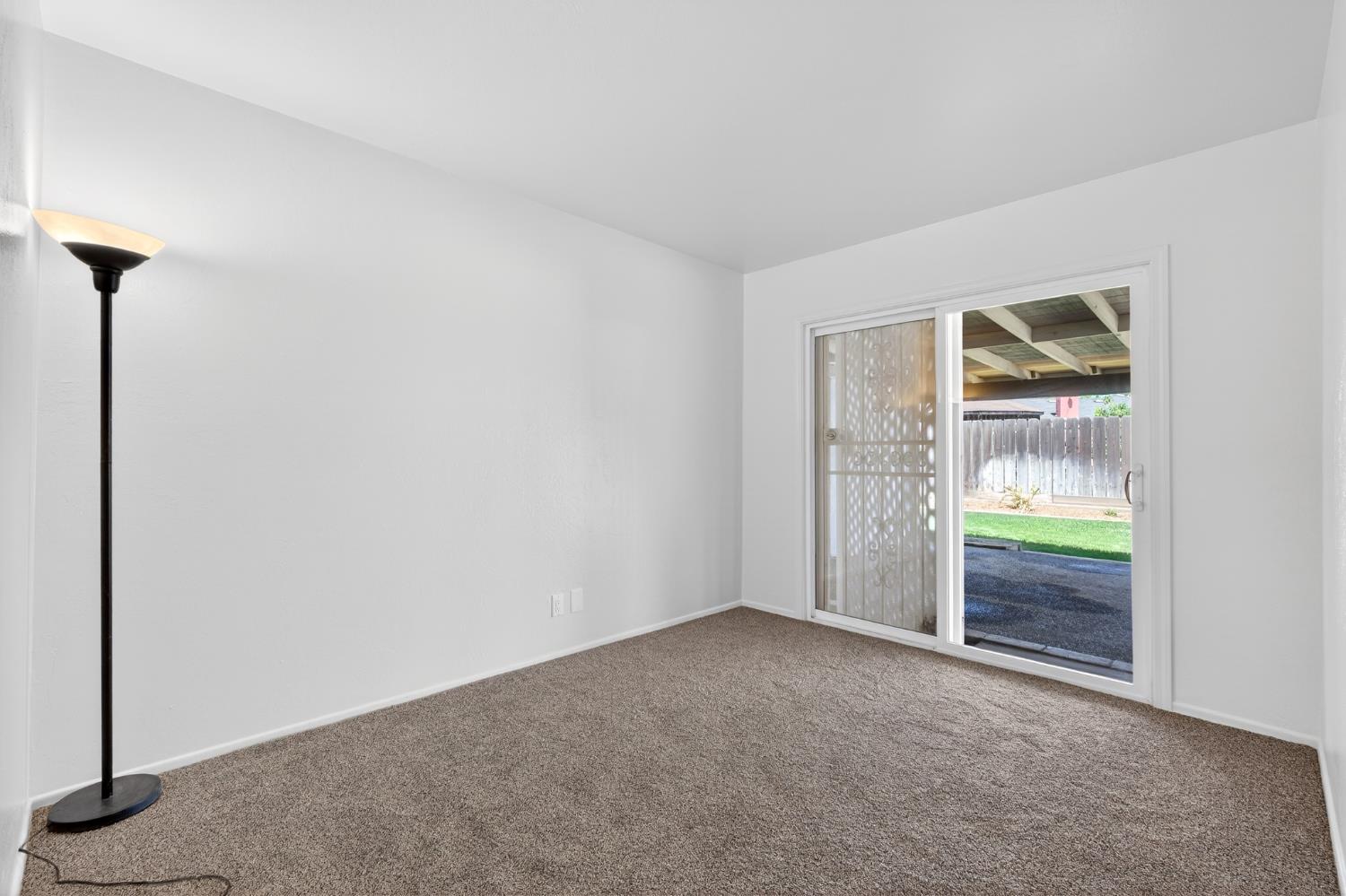 4462 N Van Dyke Ave, Fresno, CA 93705