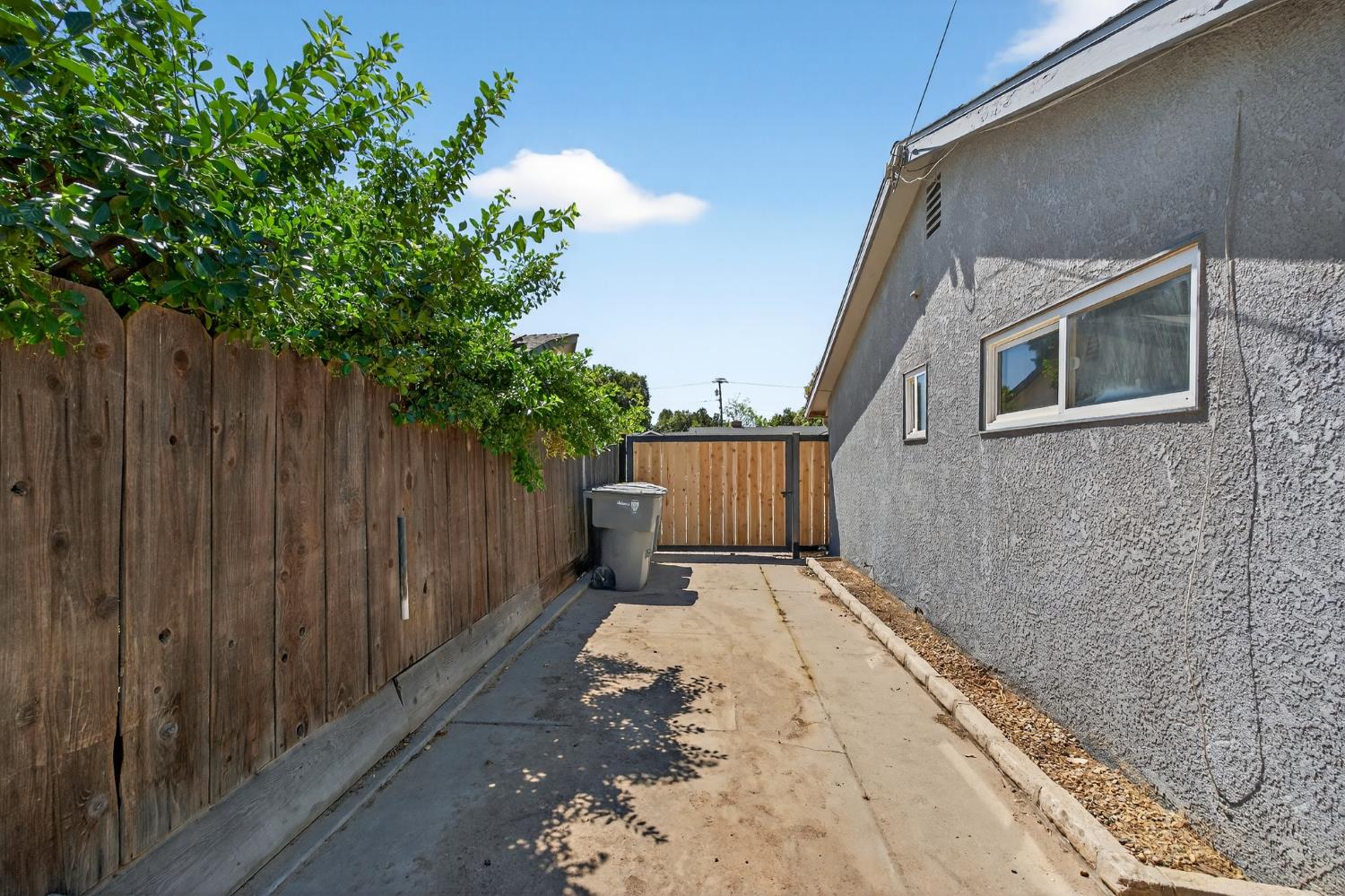 4462 N Van Dyke Ave, Fresno, CA 93705