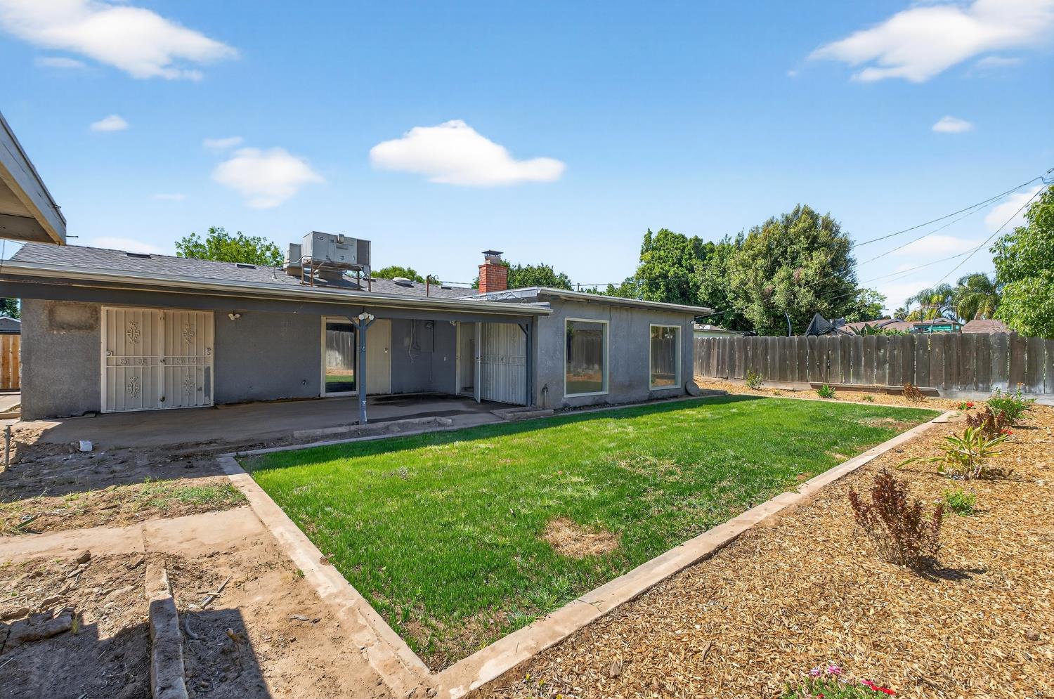 4462 N Van Dyke Ave, Fresno, CA 93705